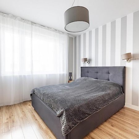 Fajny Apartament Z Parkingiem, Obok Metra. Варшава Экстерьер фото