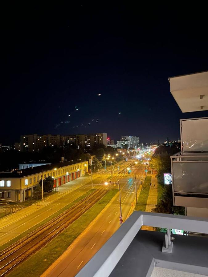 Fajny Apartament Z Parkingiem, Obok Metra. Варшава Экстерьер фото