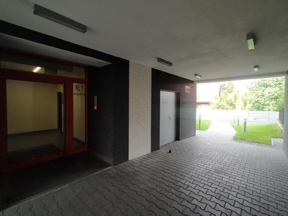 Fajny Apartament Z Parkingiem, Obok Metra. Варшава Экстерьер фото