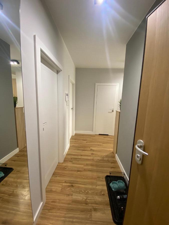 Fajny Apartament Z Parkingiem, Obok Metra. Варшава Экстерьер фото