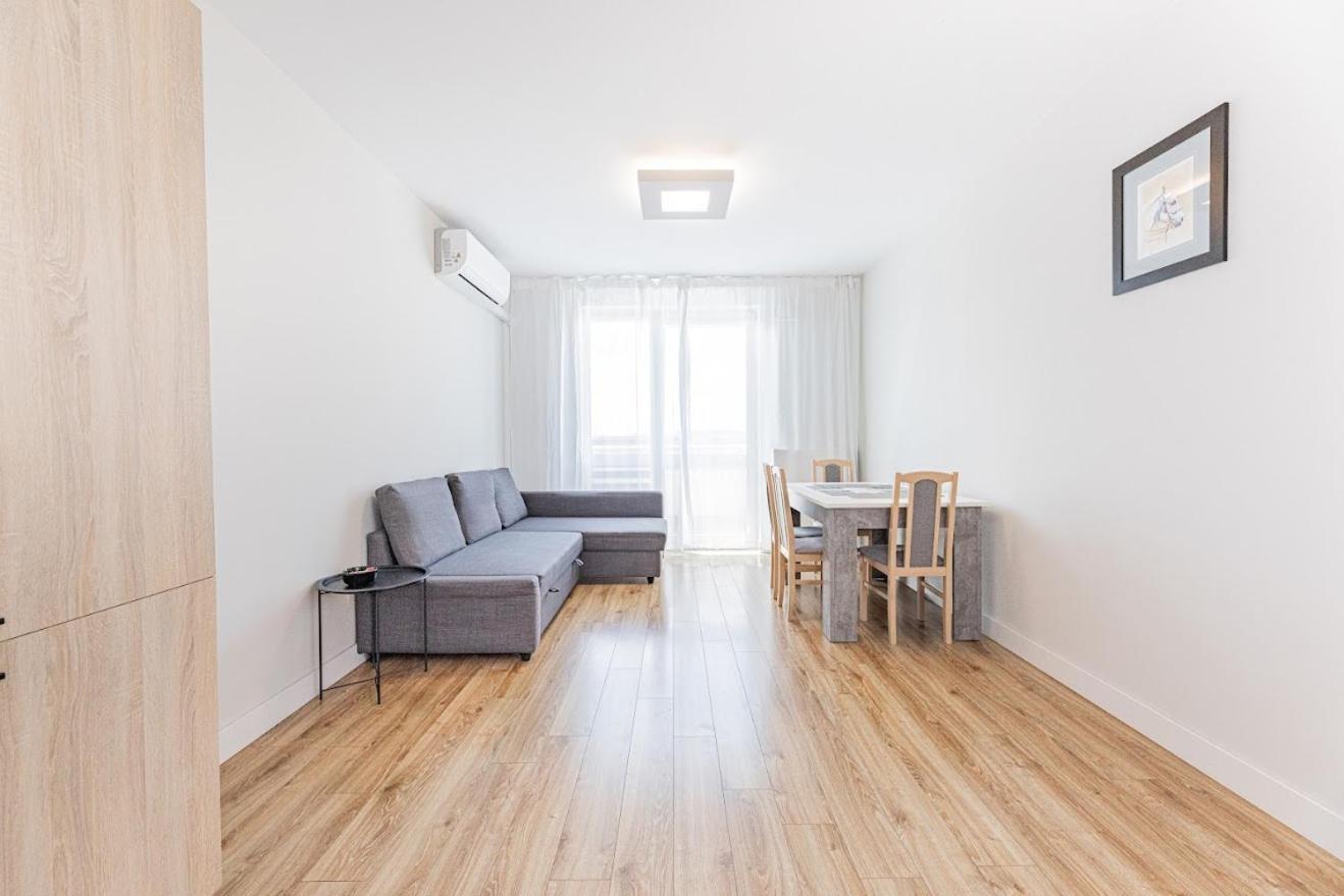 Fajny Apartament Z Parkingiem, Obok Metra. Варшава Экстерьер фото