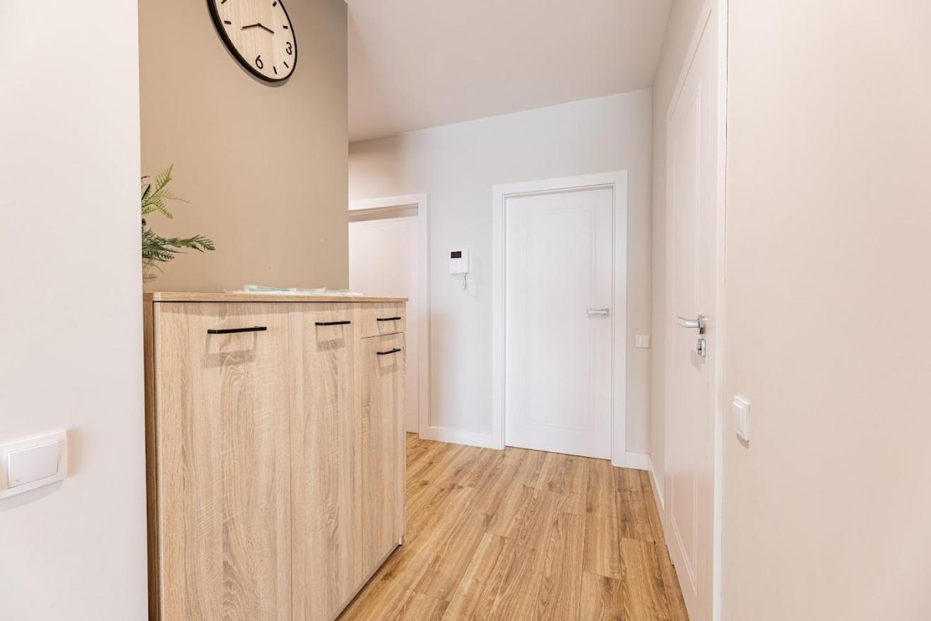 Fajny Apartament Z Parkingiem, Obok Metra. Варшава Экстерьер фото